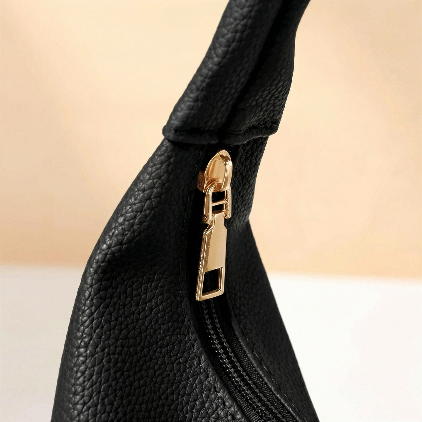 Model 03: THE LOOP (Zip Hobo BLACK)